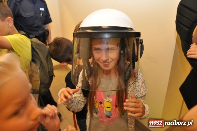 Zdjęcie w galerii na portalu naszraciborz.pl: Dzieci z Sudoła trafiły na policję. W ramach wycieczki... wiadomości z regionu