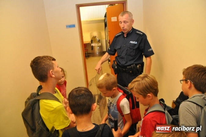 Zdjęcie w galerii na portalu naszraciborz.pl: Dzieci z Sudoła trafiły na policję. W ramach wycieczki... wiadomości z regionu