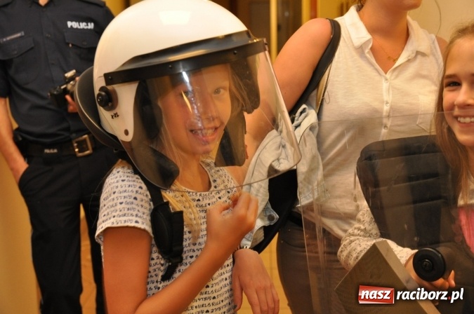 Zdjęcie w galerii na portalu naszraciborz.pl: Dzieci z Sudoła trafiły na policję. W ramach wycieczki... wiadomości z regionu