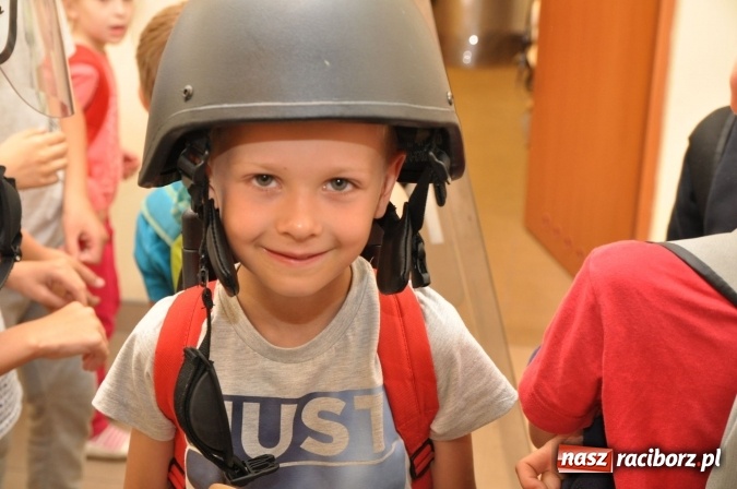 Zdjęcie w galerii na portalu naszraciborz.pl: Dzieci z Sudoła trafiły na policję. W ramach wycieczki... wiadomości z regionu