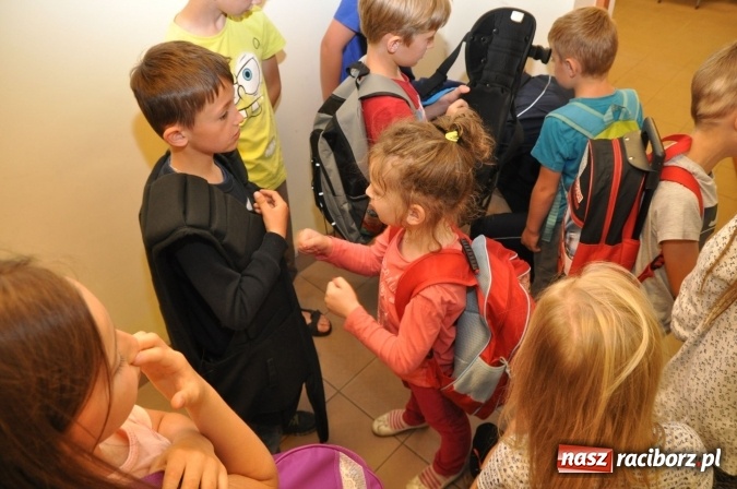 Zdjęcie w galerii na portalu naszraciborz.pl: Dzieci z Sudoła trafiły na policję. W ramach wycieczki... wiadomości z regionu