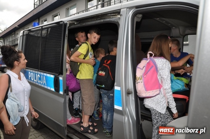 Zdjęcie w galerii na portalu naszraciborz.pl: Dzieci z Sudoła trafiły na policję. W ramach wycieczki... wiadomości z regionu