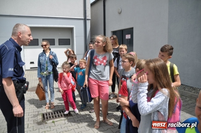 Zdjęcie w galerii na portalu naszraciborz.pl: Dzieci z Sudoła trafiły na policję. W ramach wycieczki... wiadomości z regionu