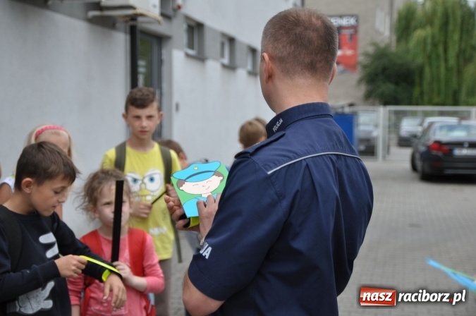 Zdjęcie w galerii na portalu naszraciborz.pl: Dzieci z Sudoła trafiły na policję. W ramach wycieczki... wiadomości z regionu