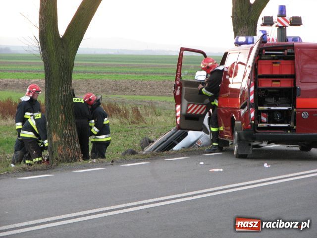 Zdjęcie w galerii na portalu naszraciborz.pl: Audi w rowie. Kierująca ciężko ranna wiadomości z regionu