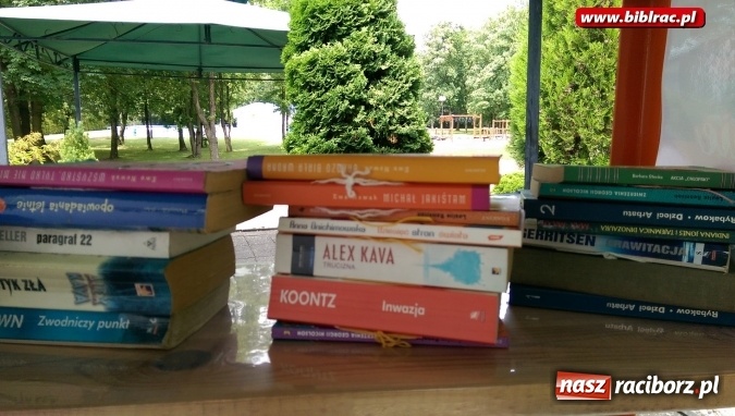 Zdjęcie w galerii na portalu naszraciborz.pl: Letnie książkobranie na basenie w Oborze  wiadomości z regionu