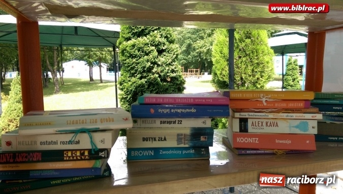 Zdjęcie w galerii na portalu naszraciborz.pl: Letnie książkobranie na basenie w Oborze  wiadomości z regionu