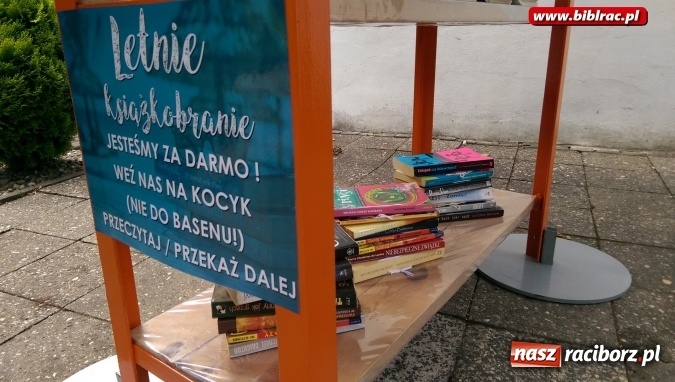 Zdjęcie w galerii na portalu naszraciborz.pl: Letnie książkobranie na basenie w Oborze  wiadomości z regionu