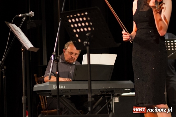 Zdjęcie w galerii na portalu naszraciborz.pl: Lipcowe jazzowanie w Strzesze. Grupa Bez Nazwy zagrała ku pamięci swojego gitarzysty, Jana Plocha  wiadomości z regionu