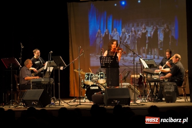 Zdjęcie w galerii na portalu naszraciborz.pl: Lipcowe jazzowanie w Strzesze. Grupa Bez Nazwy zagrała ku pamięci swojego gitarzysty, Jana Plocha  wiadomości z regionu