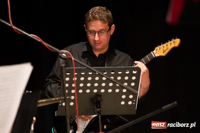 Zdjęcie w galerii na portalu naszraciborz.pl: Lipcowe jazzowanie w Strzesze. Grupa Bez Nazwy zagrała ku pamięci swojego gitarzysty, Jana Plocha  wiadomości z regionu