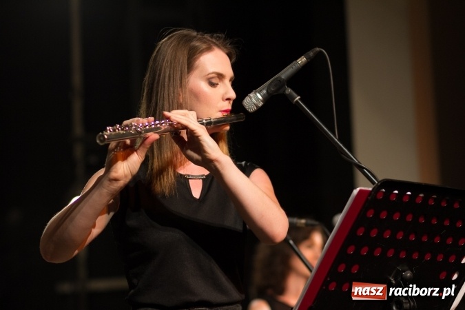 Zdjęcie w galerii na portalu naszraciborz.pl: Lipcowe jazzowanie w Strzesze. Grupa Bez Nazwy zagrała ku pamięci swojego gitarzysty, Jana Plocha  wiadomości z regionu