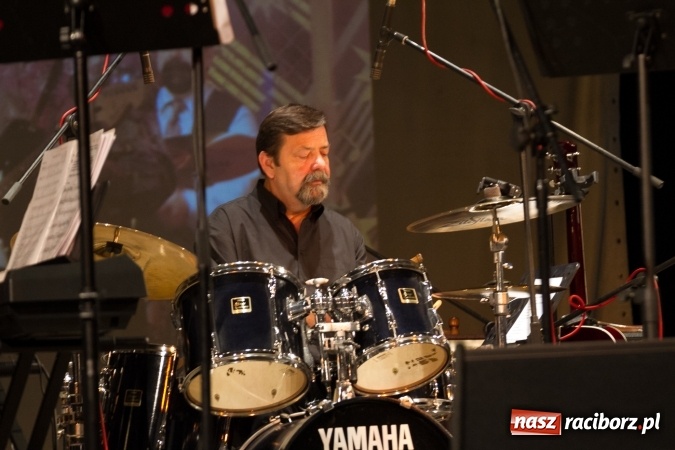 Zdjęcie w galerii na portalu naszraciborz.pl: Lipcowe jazzowanie w Strzesze. Grupa Bez Nazwy zagrała ku pamięci swojego gitarzysty, Jana Plocha  wiadomości z regionu