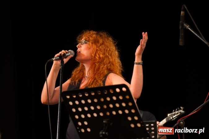 Zdjęcie w galerii na portalu naszraciborz.pl: Lipcowe jazzowanie w Strzesze. Grupa Bez Nazwy zagrała ku pamięci swojego gitarzysty, Jana Plocha  wiadomości z regionu