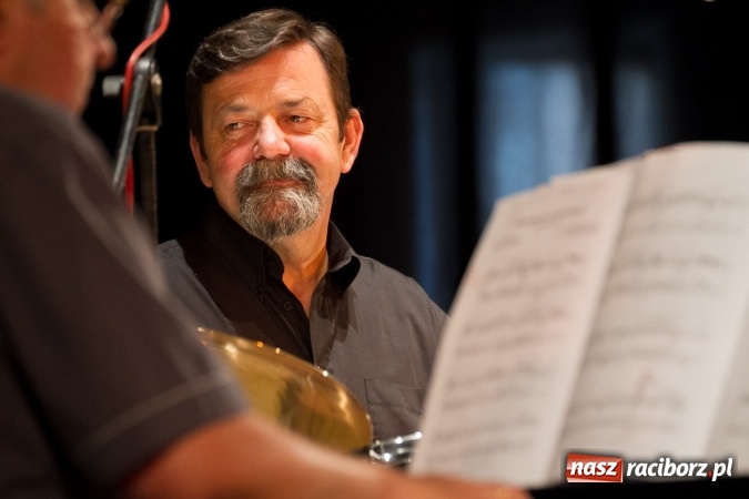 Zdjęcie w galerii na portalu naszraciborz.pl: Lipcowe jazzowanie w Strzesze. Grupa Bez Nazwy zagrała ku pamięci swojego gitarzysty, Jana Plocha  wiadomości z regionu