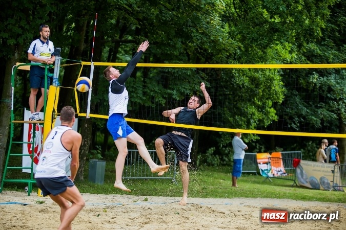 Zdjęcie w galerii na portalu naszraciborz.pl: Mistrzostwa Raciborza w siatkówce plażowej OPEN wiadomości z regionu