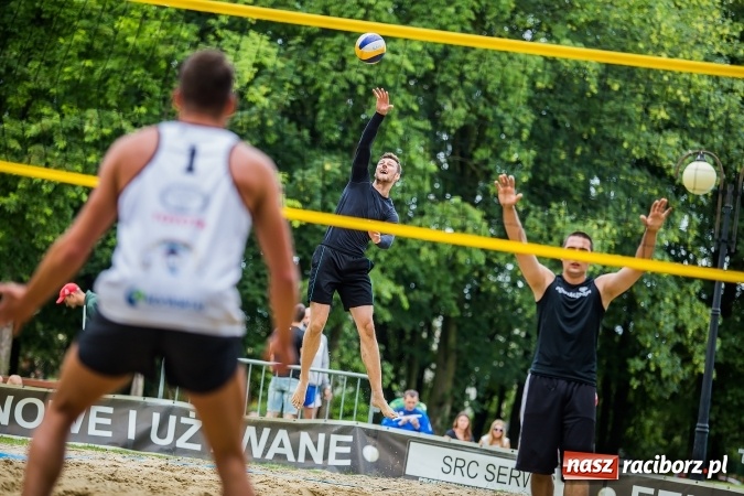 Zdjęcie w galerii na portalu naszraciborz.pl: Mistrzostwa Raciborza w siatkówce plażowej OPEN wiadomości z regionu