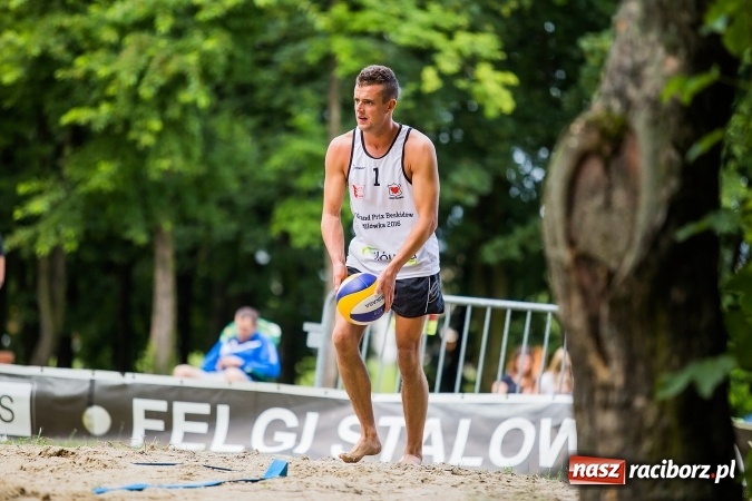Zdjęcie w galerii na portalu naszraciborz.pl: Mistrzostwa Raciborza w siatkówce plażowej OPEN wiadomości z regionu