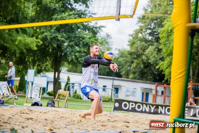 Zdjęcie w galerii na portalu naszraciborz.pl: Mistrzostwa Raciborza w siatkówce plażowej OPEN wiadomości z regionu