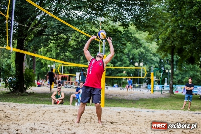 Zdjęcie w galerii na portalu naszraciborz.pl: Mistrzostwa Raciborza w siatkówce plażowej OPEN wiadomości z regionu