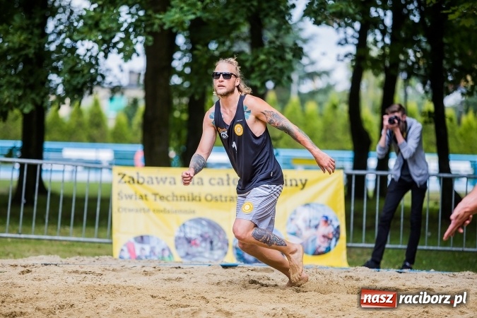 Zdjęcie w galerii na portalu naszraciborz.pl: Mistrzostwa Raciborza w siatkówce plażowej OPEN wiadomości z regionu