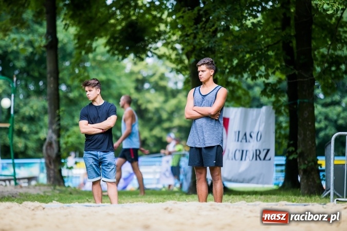 Zdjęcie w galerii na portalu naszraciborz.pl: Mistrzostwa Raciborza w siatkówce plażowej OPEN wiadomości z regionu