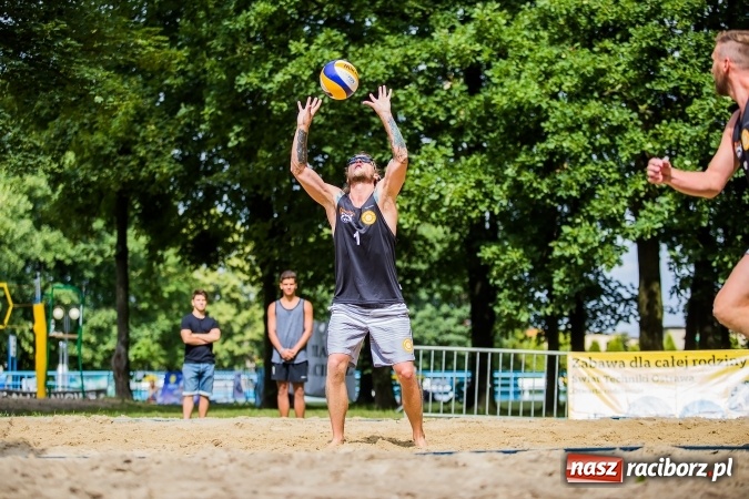 Zdjęcie w galerii na portalu naszraciborz.pl: Mistrzostwa Raciborza w siatkówce plażowej OPEN wiadomości z regionu