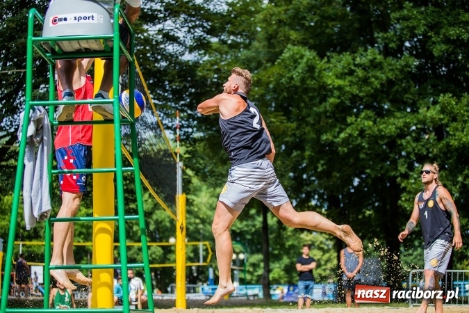 Zdjęcie w galerii na portalu naszraciborz.pl: Mistrzostwa Raciborza w siatkówce plażowej OPEN wiadomości z regionu