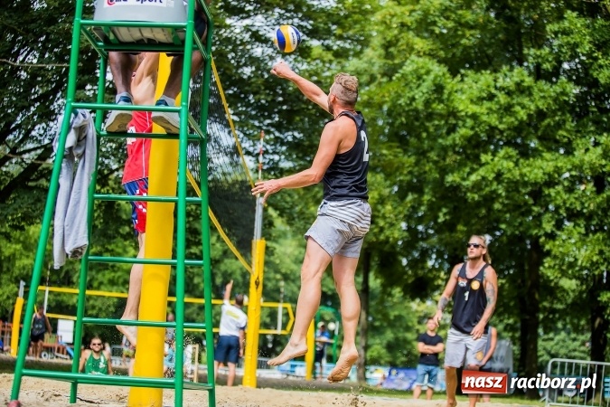 Zdjęcie w galerii na portalu naszraciborz.pl: Mistrzostwa Raciborza w siatkówce plażowej OPEN wiadomości z regionu