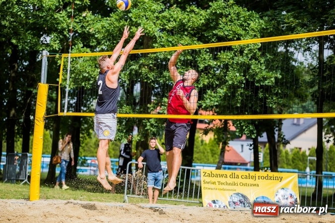 Zdjęcie w galerii na portalu naszraciborz.pl: Mistrzostwa Raciborza w siatkówce plażowej OPEN wiadomości z regionu