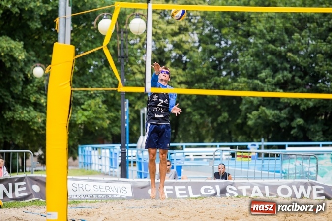 Zdjęcie w galerii na portalu naszraciborz.pl: Mistrzostwa Raciborza w siatkówce plażowej OPEN wiadomości z regionu