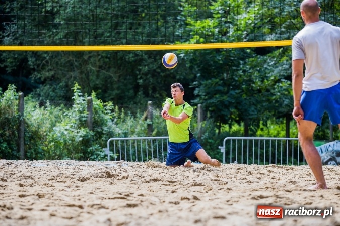 Zdjęcie w galerii na portalu naszraciborz.pl: Mistrzostwa Raciborza w siatkówce plażowej OPEN wiadomości z regionu