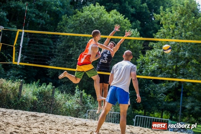 Zdjęcie w galerii na portalu naszraciborz.pl: Mistrzostwa Raciborza w siatkówce plażowej OPEN wiadomości z regionu