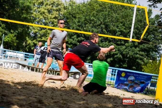 Zdjęcie w galerii na portalu naszraciborz.pl: Mistrzostwa Raciborza w siatkówce plażowej OPEN wiadomości z regionu