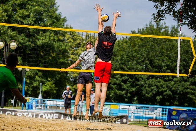 Zdjęcie w galerii na portalu naszraciborz.pl: Mistrzostwa Raciborza w siatkówce plażowej OPEN wiadomości z regionu