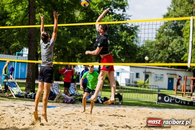 Zdjęcie w galerii na portalu naszraciborz.pl: Mistrzostwa Raciborza w siatkówce plażowej OPEN wiadomości z regionu