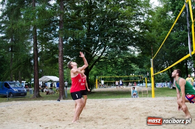 Zdjęcie w galerii na portalu naszraciborz.pl: Mistrzostwa Raciborza w siatkówce plażowej OPEN wiadomości z regionu