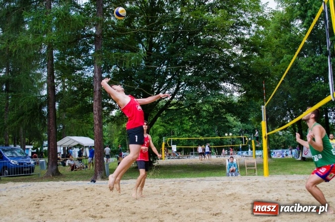 Zdjęcie w galerii na portalu naszraciborz.pl: Mistrzostwa Raciborza w siatkówce plażowej OPEN wiadomości z regionu