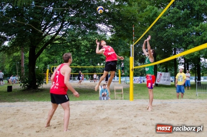 Zdjęcie w galerii na portalu naszraciborz.pl: Mistrzostwa Raciborza w siatkówce plażowej OPEN wiadomości z regionu