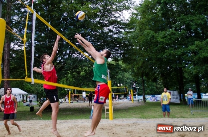 Zdjęcie w galerii na portalu naszraciborz.pl: Mistrzostwa Raciborza w siatkówce plażowej OPEN wiadomości z regionu
