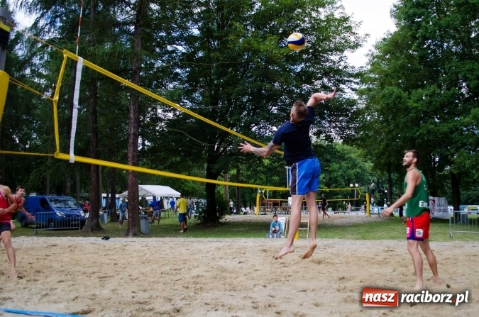 Zdjęcie w galerii na portalu naszraciborz.pl: Mistrzostwa Raciborza w siatkówce plażowej OPEN wiadomości z regionu