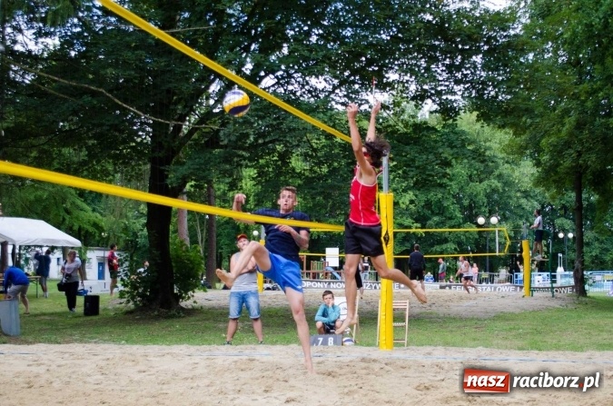 Zdjęcie w galerii na portalu naszraciborz.pl: Mistrzostwa Raciborza w siatkówce plażowej OPEN wiadomości z regionu