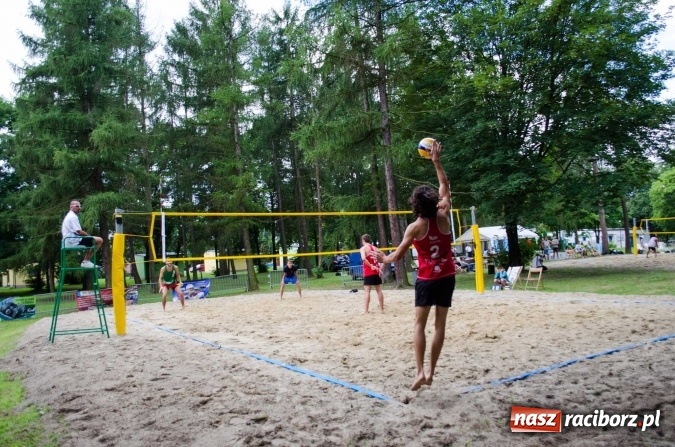Zdjęcie w galerii na portalu naszraciborz.pl: Mistrzostwa Raciborza w siatkówce plażowej OPEN wiadomości z regionu