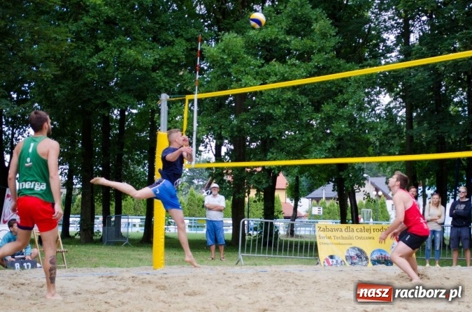 Zdjęcie w galerii na portalu naszraciborz.pl: Mistrzostwa Raciborza w siatkówce plażowej OPEN wiadomości z regionu