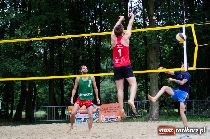 Zdjęcie w galerii na portalu naszraciborz.pl: Mistrzostwa Raciborza w siatkówce plażowej OPEN wiadomości z regionu