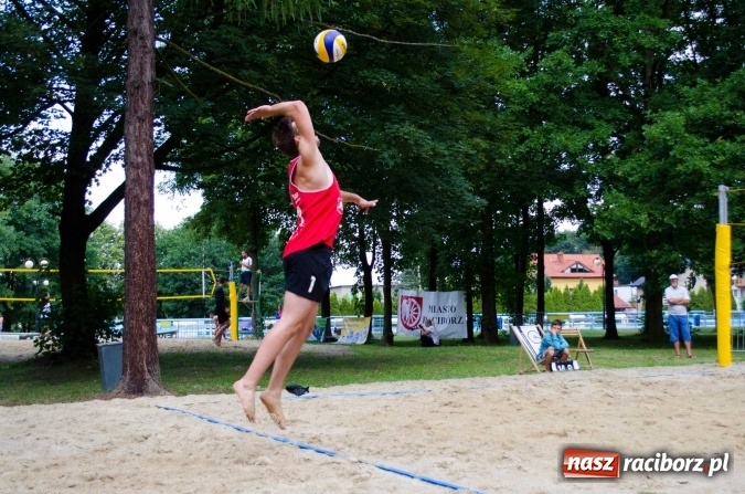 Zdjęcie w galerii na portalu naszraciborz.pl: Mistrzostwa Raciborza w siatkówce plażowej OPEN wiadomości z regionu
