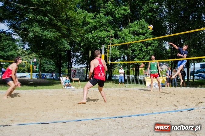 Zdjęcie w galerii na portalu naszraciborz.pl: Mistrzostwa Raciborza w siatkówce plażowej OPEN wiadomości z regionu