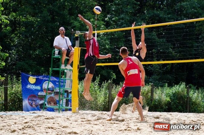 Zdjęcie w galerii na portalu naszraciborz.pl: Mistrzostwa Raciborza w siatkówce plażowej OPEN wiadomości z regionu