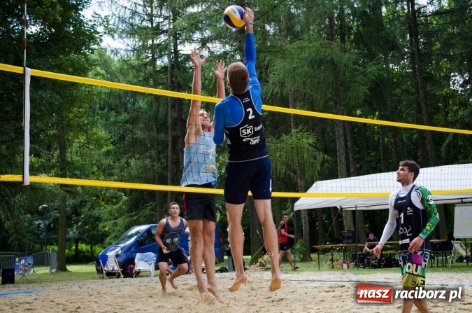 Zdjęcie w galerii na portalu naszraciborz.pl: Mistrzostwa Raciborza w siatkówce plażowej OPEN wiadomości z regionu