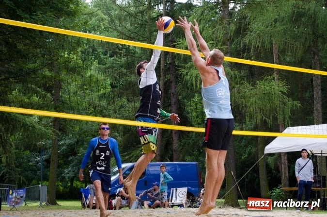Zdjęcie w galerii na portalu naszraciborz.pl: Mistrzostwa Raciborza w siatkówce plażowej OPEN wiadomości z regionu